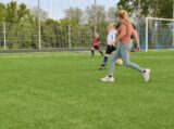 Laatste training S.K.N.W.K. JO7-1 van seizoen 2022-2023 (partijtje tegen de ouders) (26/130)